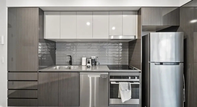 Апартаменты Light-filled 1-bed Apartment With Pool & Gym