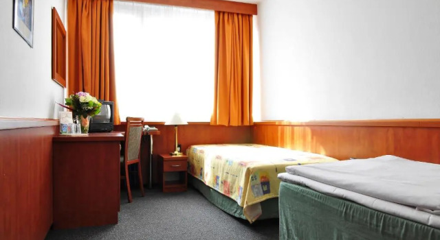 Standard Doppel Zimmer Olympik Tristar