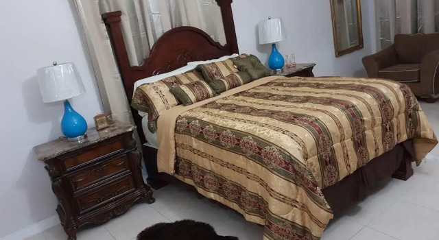 Apartment Sleeps 4 With En-suite Bathrooms