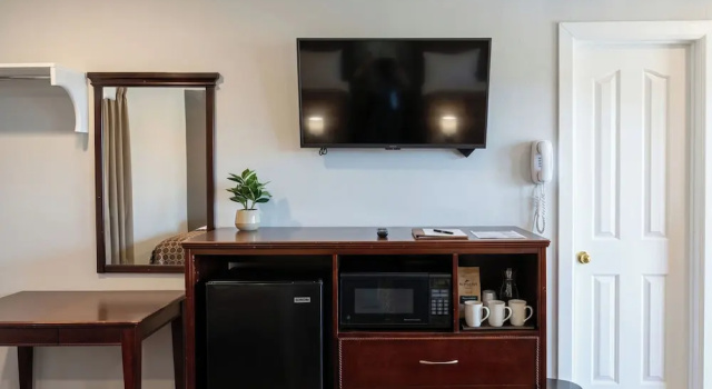 Четырёхместный номер Standard Economy Inn by Hotel O Gladewater, TX