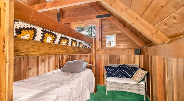 Rustic Knotty Pine - Minutes to the Water!, Забронировать Отель Шейвер Лейк Национальный парк Йосемити