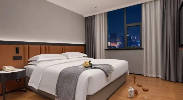 Семейный люкс c 1 комнатой Meyes International Hotel