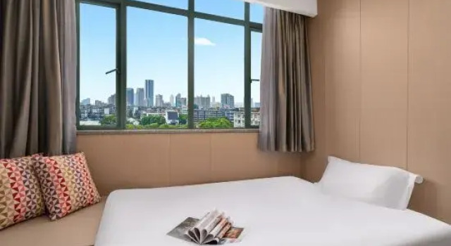 Семейный тент Nanchang Lanyue Tengwang Pavilion Smart Choice Hotel (Guowei Road Metro Station)