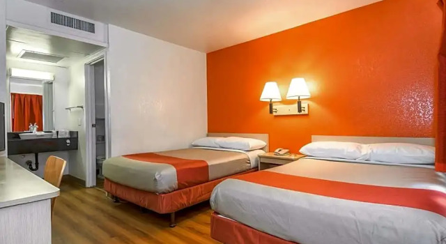 Номер Deluxe Motel 6-Corona, CA