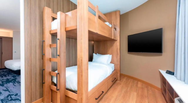Четырёхместный люкс Fairfield Inn & Suites by Marriott Fair Oaks Farms