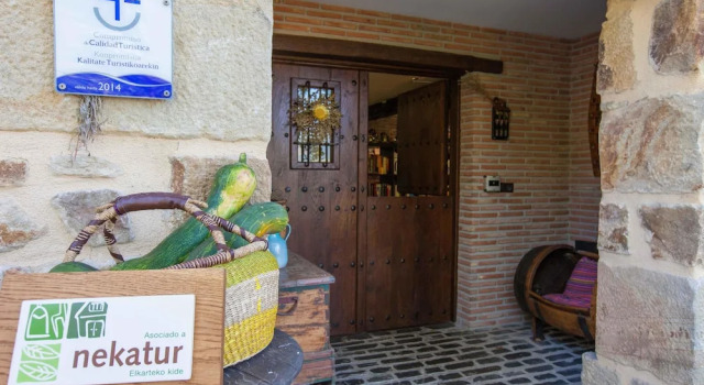 Gorosarri Apartamentos Rurales, Rezerwuj Hotel Hotele w Baskonia z parkingiem, Parking