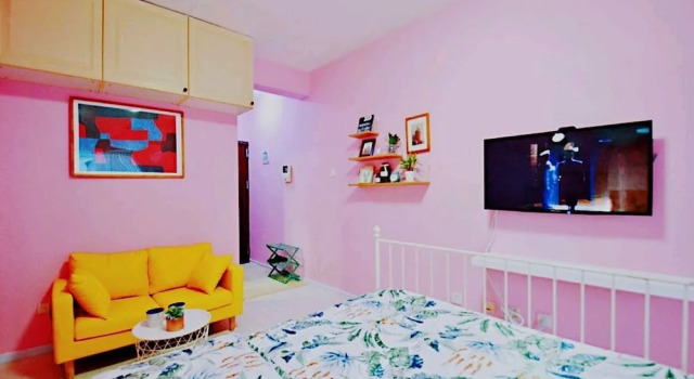Avatar Fireworks Queen Bed Studio in Center Futian