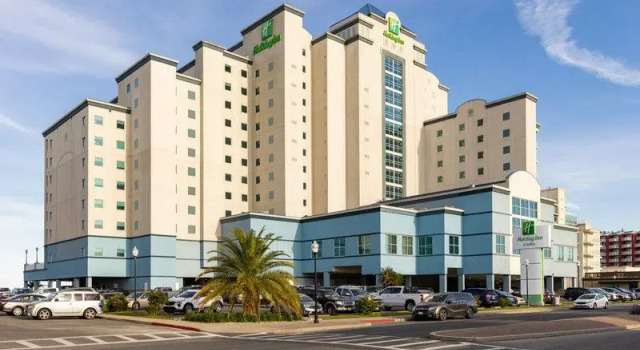 Кровать в общем номере Holiday Inn & Suites Ocean City by IHG