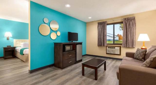 Люкс Howard Johnson by Wyndham Waterloo/Cedar Falls