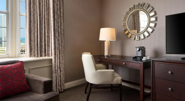 Двухместный номер Premier The Pfister Hotel