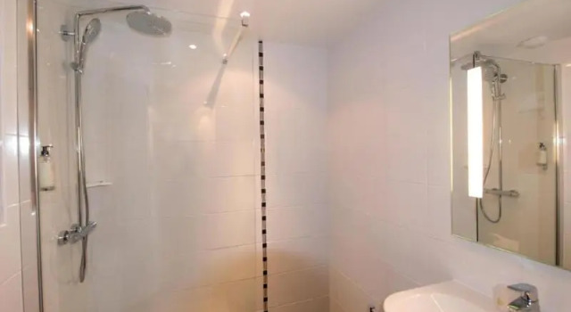 Одноместный номер Standard с балконом Best Western Premier Le Patio des Artistes