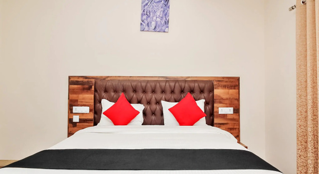 Capital O 24450 Hotel Surabhi, Rezerwuj Hotel Surūrnagar 
