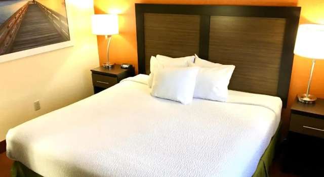Номер Mobility Access Days Inn & Suites by Wyndham Traverse City