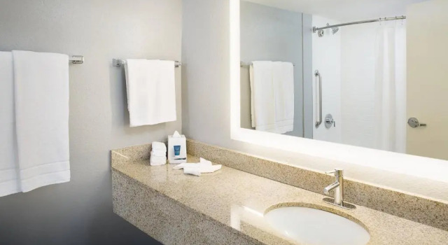 Двухместный номер Standard с видом на внутренний двор Four Points by Sheraton Destin - Fort Walton Beach