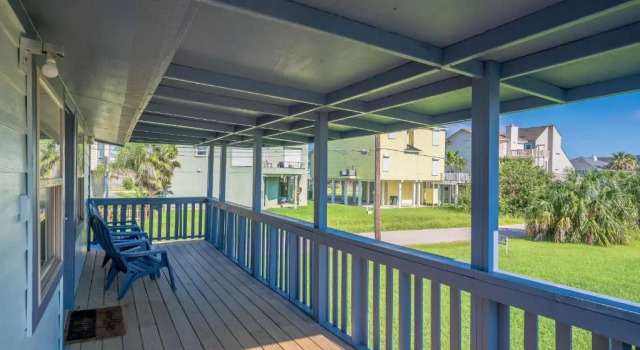 Коттедж Cute Beach Bungalow Walk to the Beach