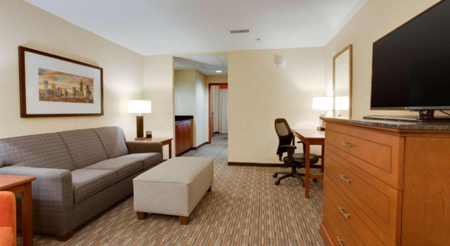 Люкс Drury Inn & Suites Charlotte Arrowood