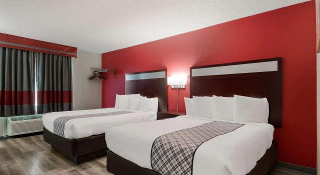 Четырёхместный номер Standard SureStay Plus Hotel by Best Western San Antonio North