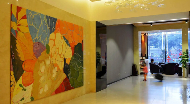 IBIS Leshan City Center Hotel