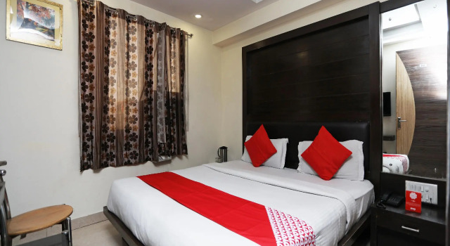 The Kaca Luxury Collection -Near Connaught Place New Delhi, Забронировать Отель Отели Нью-Дели с бассейном, рядом с Железнодорожный вокзал Нью-Дели, Бассейн