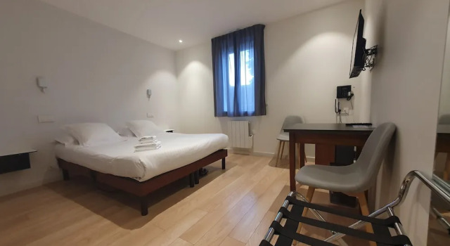 Двухместный номер Comfort Logis Hôtel du Fer à Cheval