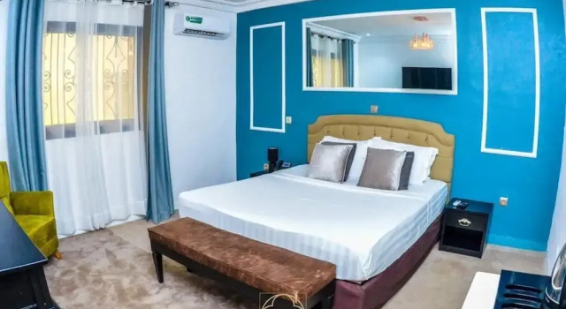 AMJ Hotel