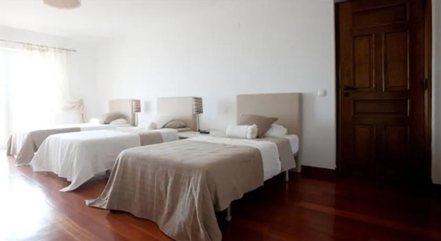 Blue Ocean Guest House, Забронировать Гостевой дом Гостевые дома Эрисейра, рядом с Пляж Norte, Гостевой дом