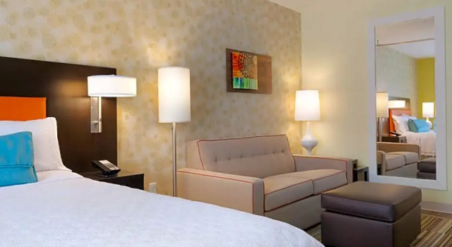 Номер Standard Home2 Suites by Hilton Champaign/Urbana