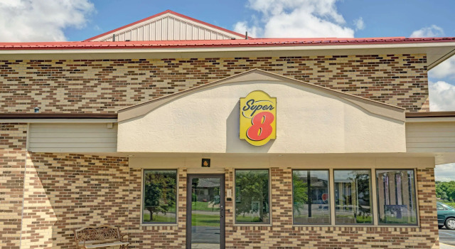 Super 8 by Wyndham Melrose, Varaa Mini-hotelli Hotellit Minnesota pysäköinnillä, Pysäköinti