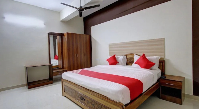 Oyo 44203 Sri Manis Residency