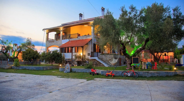 George's House, Book Hotel Nikiti 