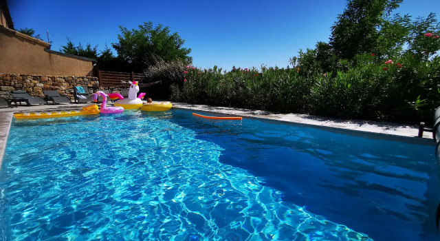 Magnifique gîte en pierres 6 personnes avec piscine privée Ardèche plein sud