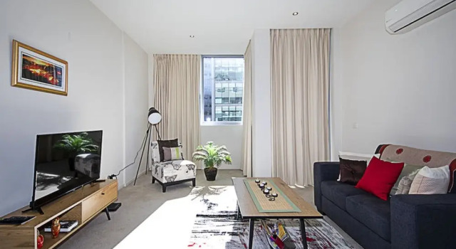 Spacious 1-Bedroom Apartment With Parking