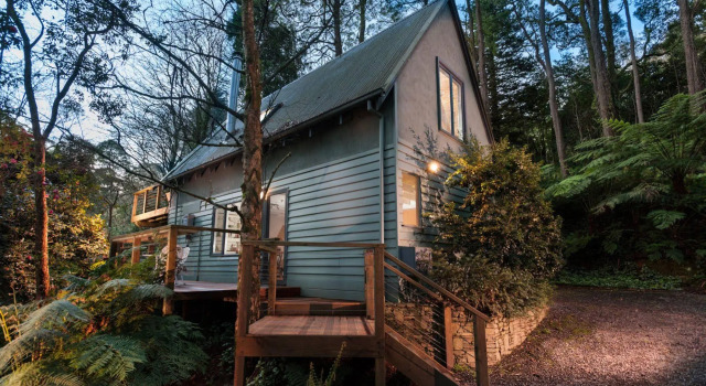 Santosa Cottage, Rezerwuj Dom wakacyjny Hotele w Dandenong Ranges z parkingiem, Parking