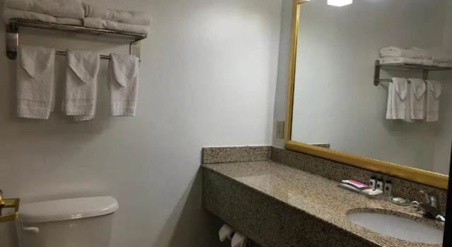 Двухместный люкс c 1 комнатой Country Inn & Suites by Radisson, Camp Springs Andrews Air Force Base , MD