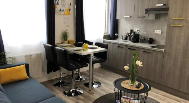 Апартаменты c 1 комнатой Studio en plein centre de Saint-Omer - à 5 min de la gare, parking privé gratuit