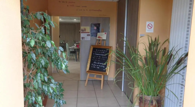 Logis Hotel Restaurant La Croisée des Chemins, Prenota Hotel Hotel a Alvernia con parcheggio, Parcheggio