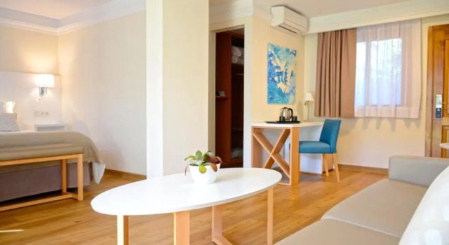 Полулюкс с видом на бассейн Alua Suites Fuerteventura - All Inclusive