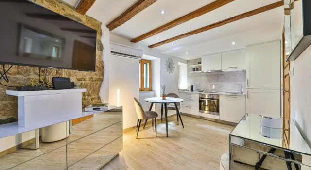 Old Town Pearl Apartment