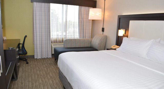Holiday Inn Express & Suites Waterville - North by IHG, Varaa Hotelli Hotellit New England uima-altaalla, Uima-allas