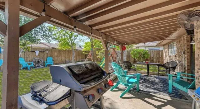 Kerrville Hidden Gem With Firepit and Grill - Great Location, Забронировать Отель Керрвилл Texas Hill Country