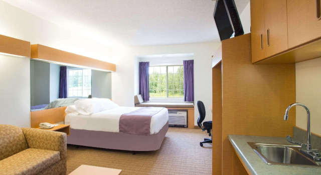 Люкс Microtel Inn & Suites by Wyndham Plattsburgh