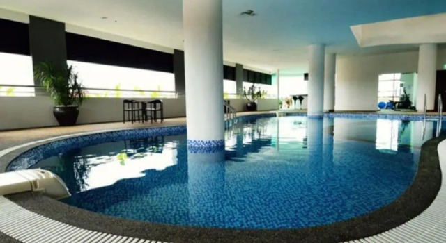 Holiday Villa Hotel & Suites