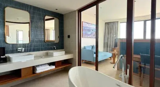 Полулюкс Vienna House by Wyndham Charm Long Hai