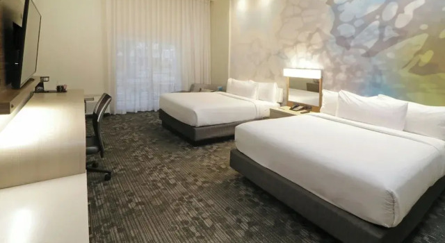 Четырёхместный номер Standard с балконом Courtyard Monterrey Airport