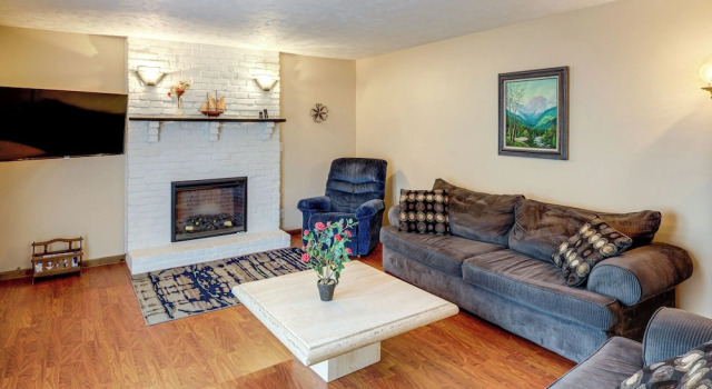 Коттедж Bring the Family! Suburban Home w/ Yard in Omaha