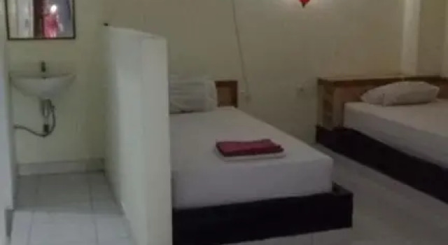Кровать в общем номере (женский номер) Amed Stop Inn Homestay, Rooftop Restaurant and Bar