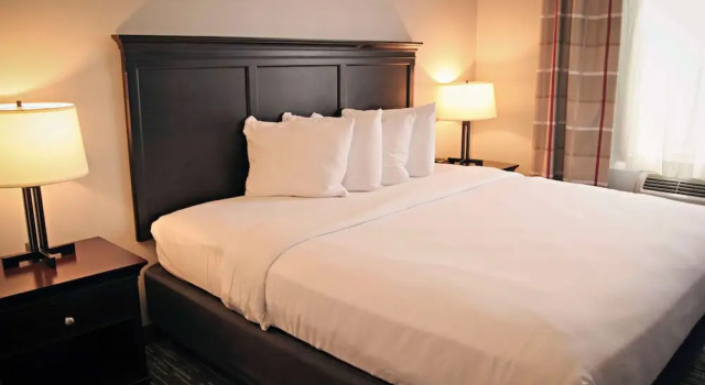 Двухместный люкс Country Inn & Suites by Radisson, Frackville , PA
