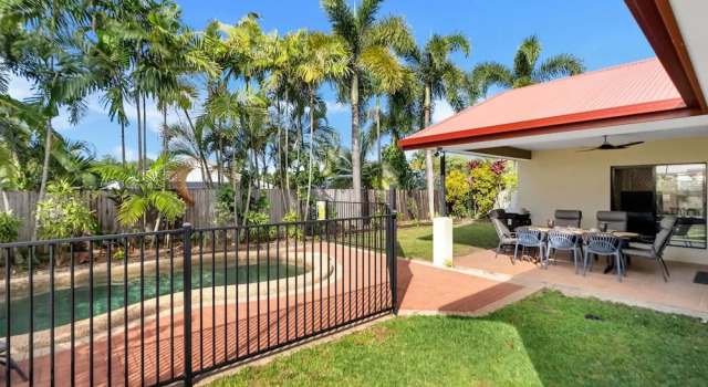 Апартаменты 3-bed Family Home With Pool & BBQ by the Beach