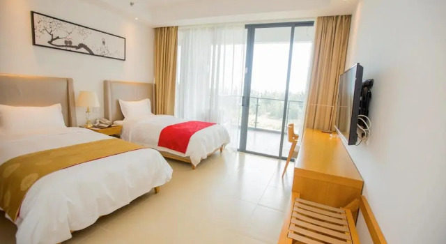 Люкс с 3 комнатами с видом на сад Sanya Fuhaitang Holiday Hotel