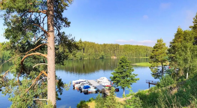 Årjäng Camping & Stugor Sommarvik, Rezerwuj Pole kempingowe Hotele w Värmland z basenem, Basen